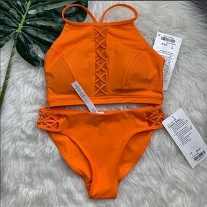 Lululemon swim top and bottom size 2 🔥🔥